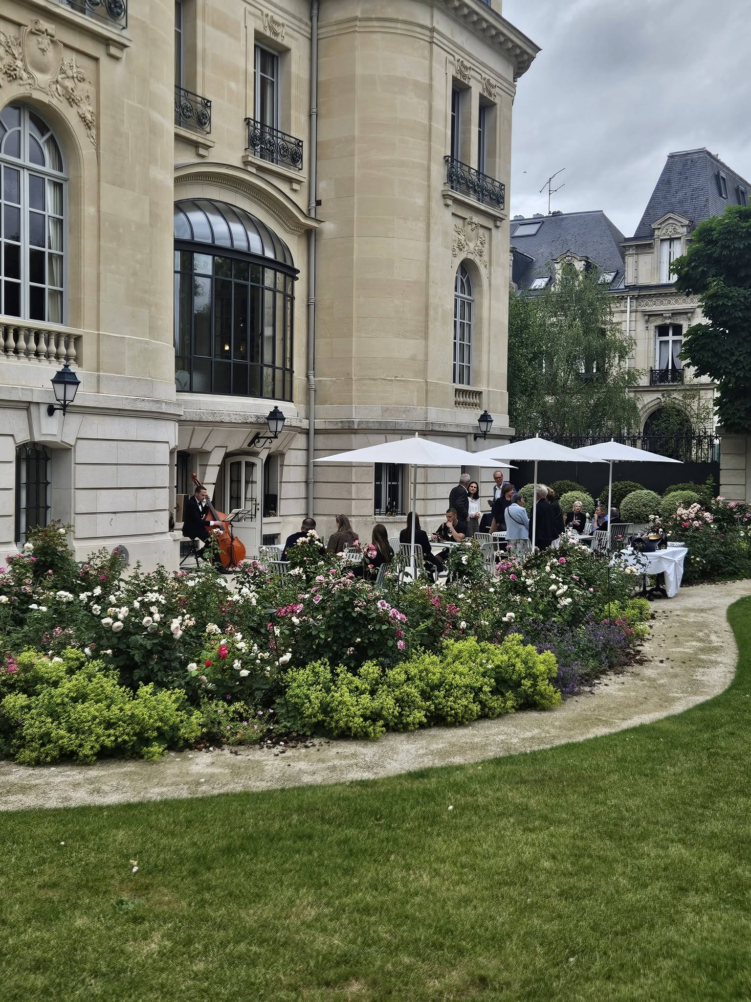 Garden party in the Champagne region